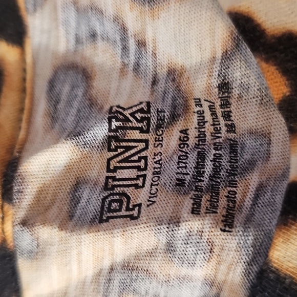 PINK VS Leopard Shirt Size M - Picture 2 of 3